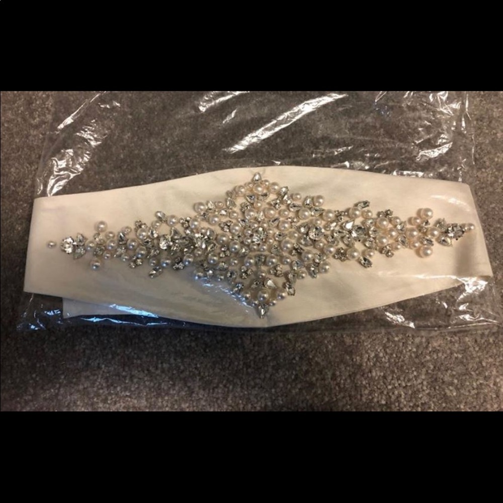 Brand new Paloma Blanca Wedding Dress Belt Sash